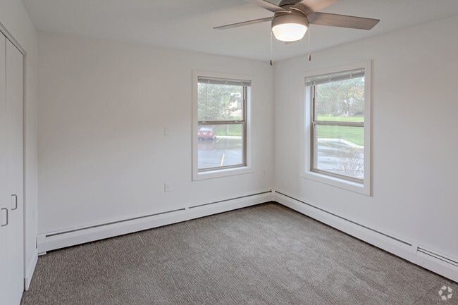 1BR, 1BA - 670 SF - The Markham