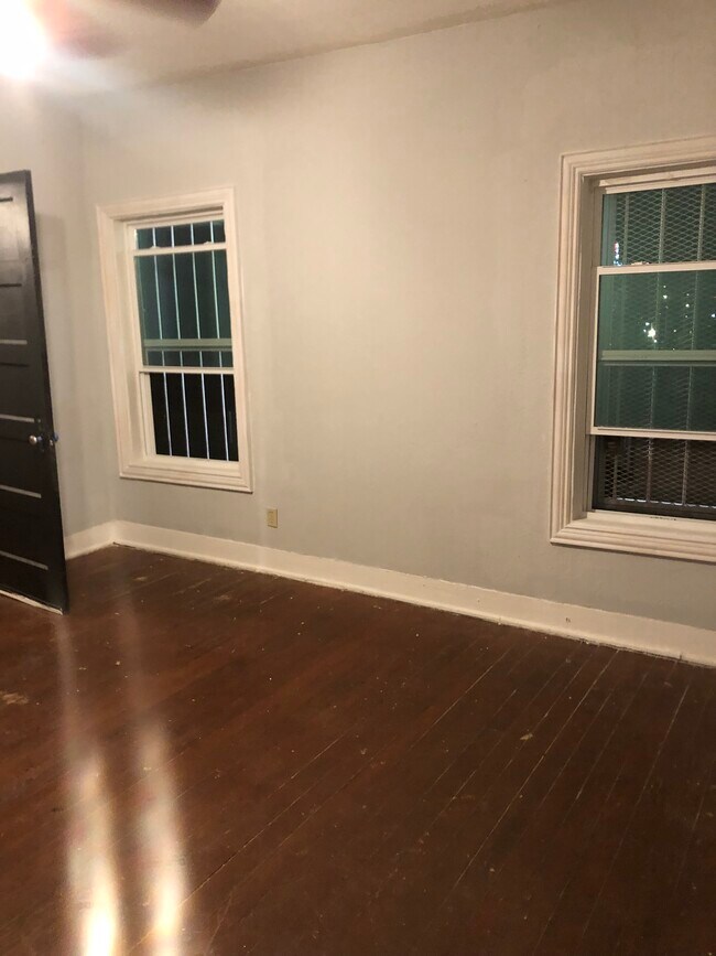 Foto del edificio - 450 Bryan Ave