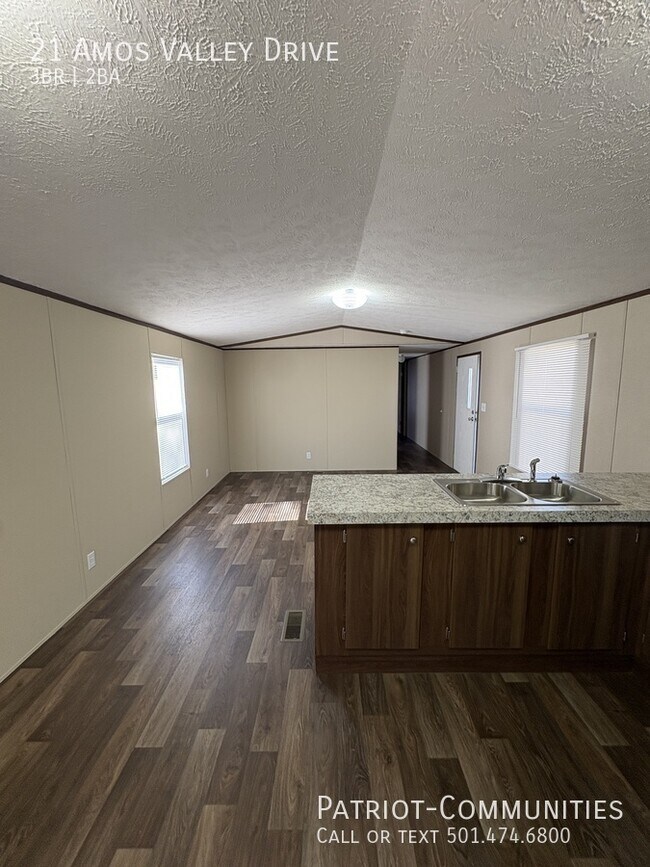 Foto del edificio - 21 Amos Valley Dr