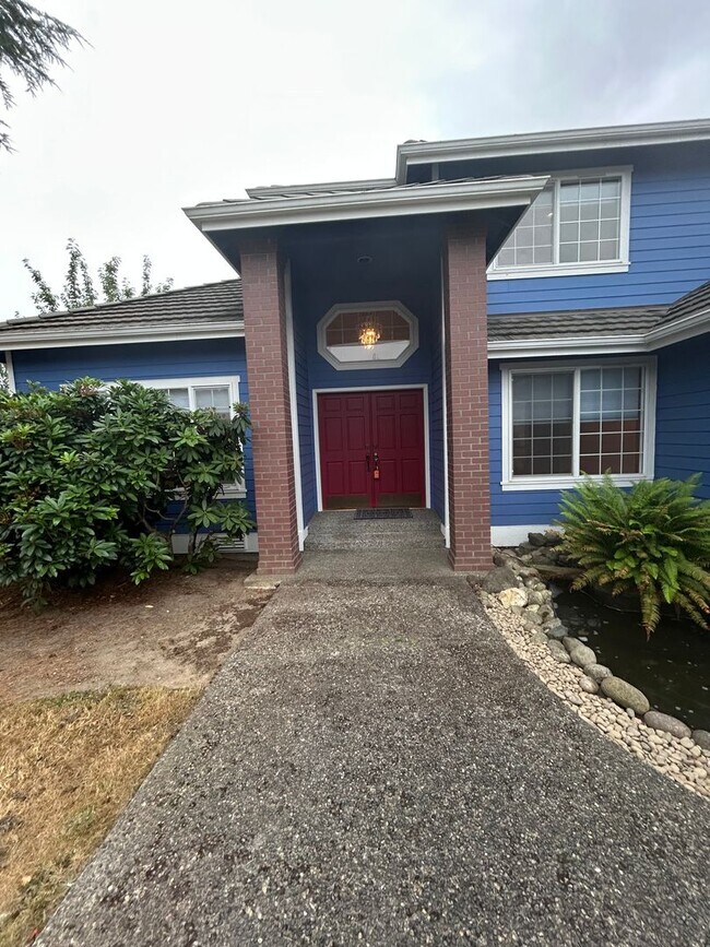 Building Photo - 4 Bed 3 Bath Fully Fenced Kenmore Home