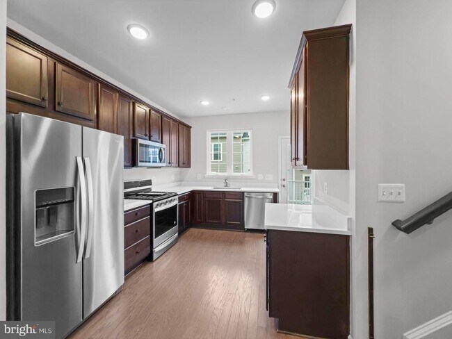 Foto del edificio - 2570 Debert Cir