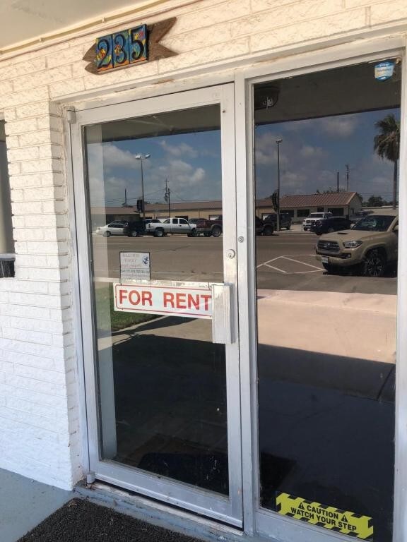 Building Photo - 00235 S COMMERCIAL ST ARANSAS PASS, TX 78336