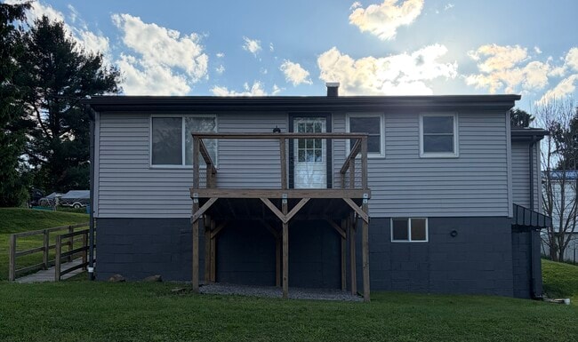 Building Photo - 171 Bessemer St