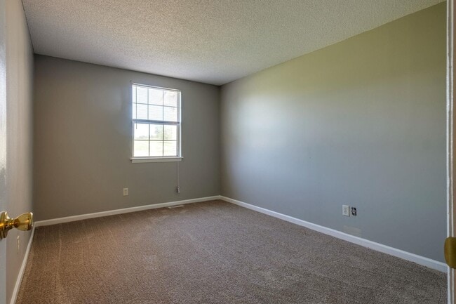 Building Photo - 1301 Neelys Bend Rd