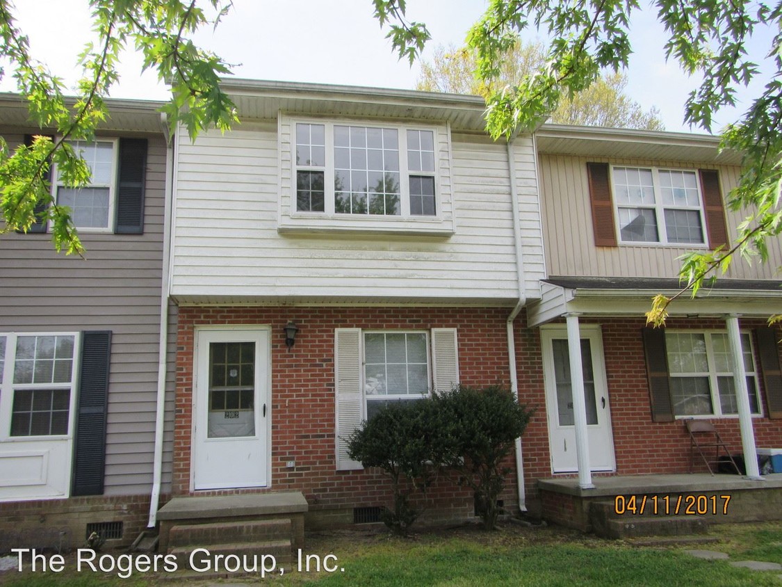 Primary Photo - 206-206 Peace St