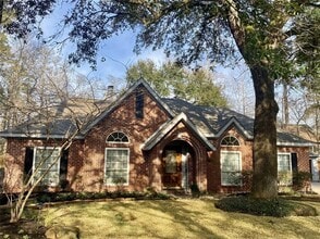 Building Photo - 39 Silent Brook Pl