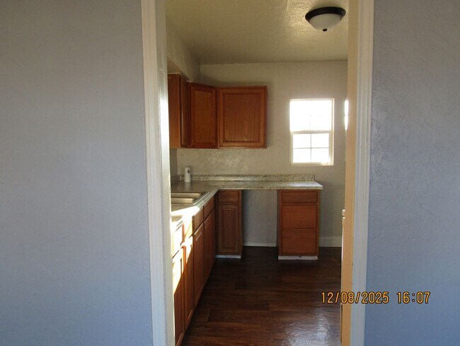 Building Photo - Very nice spacious home! No Carpet!