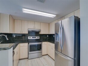 Building Photo - 3000 Coral Wy