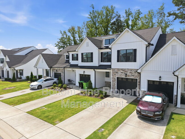 Building Photo - 739 Putney Hl Rd