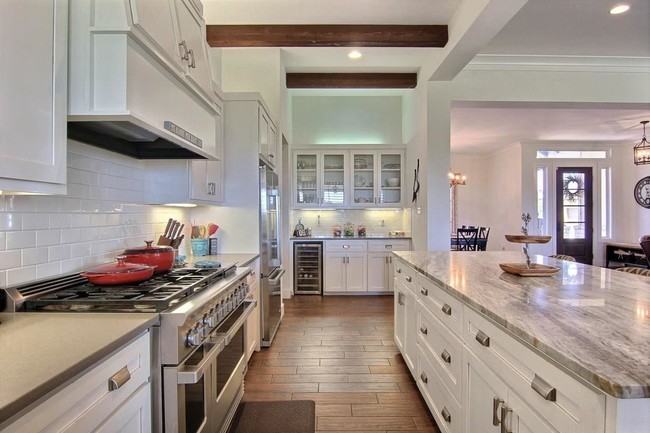 Building Photo - 5830 Lago Vista Dr