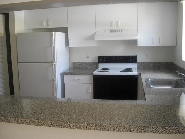 Building Photo - 751 N Pine Island Rd