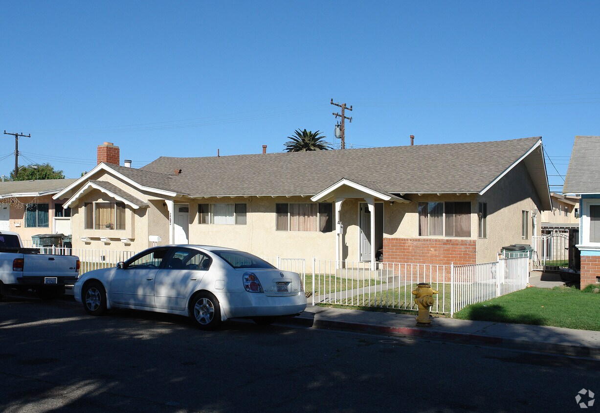 Building Photo - 5414-5416 Roland Way