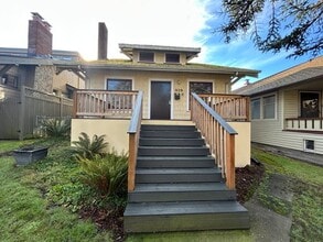 Building Photo - 519 W Raye St