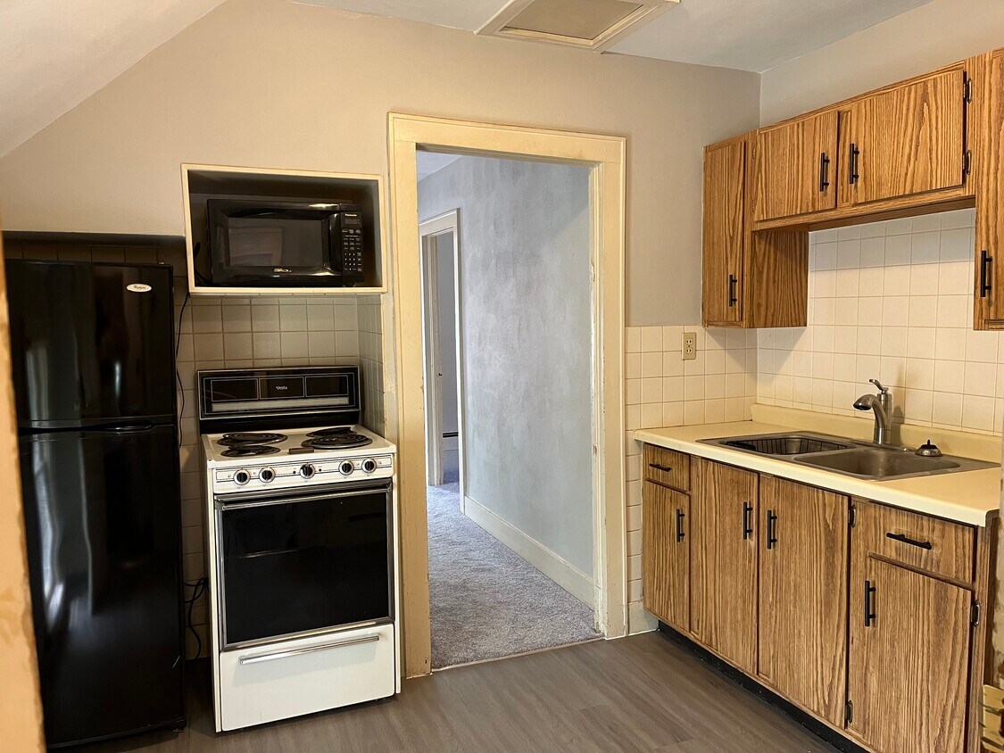 114 W Rice St Unit Half, Owatonna, MN 55060 Apartments in Owatonna