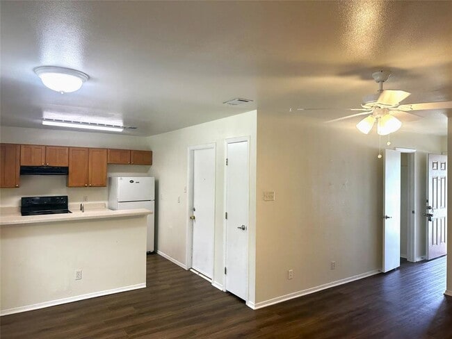 Building Photo - 8510 Woodstone Dr