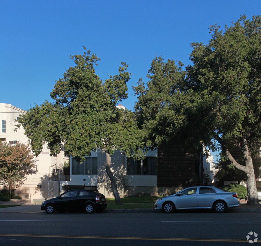 Building Photo - 615 E Olive Ave