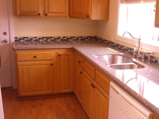 Building Photo - 451 SW Cedar St