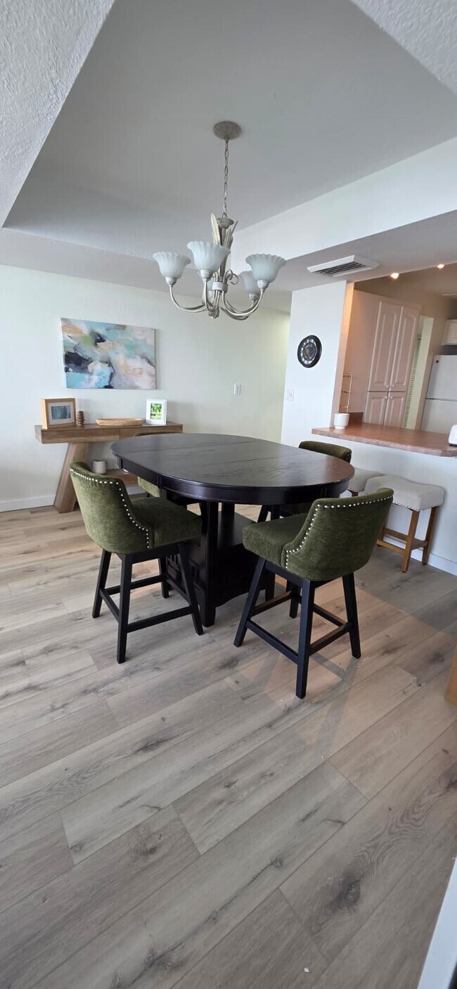 Building Photo - 3047 S Atlantic