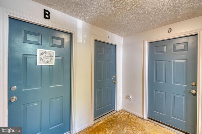 Foto del edificio - 901 Woodbridge Ct