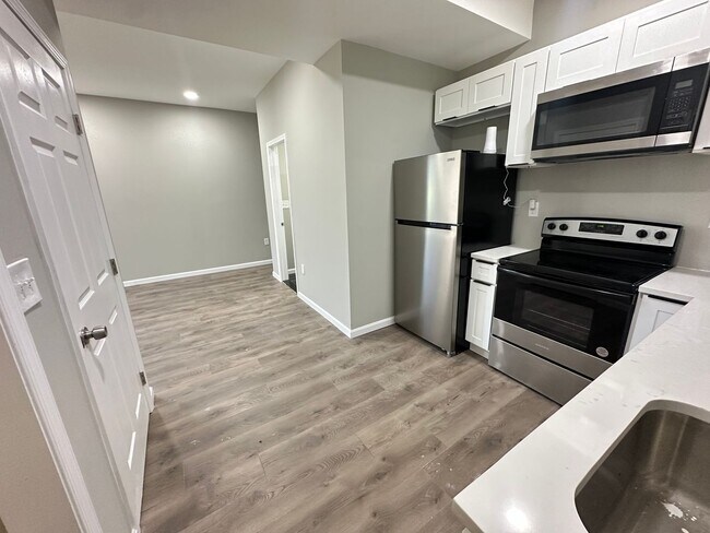 Foto del edificio - Beautiful 2 Bed 2 Bath Apartment