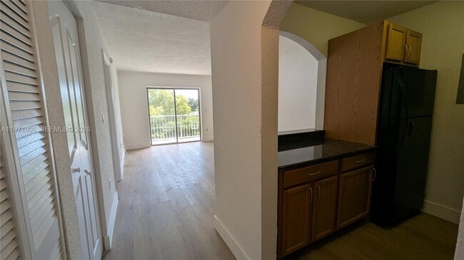 Foto del edificio - 445 SW 11th St