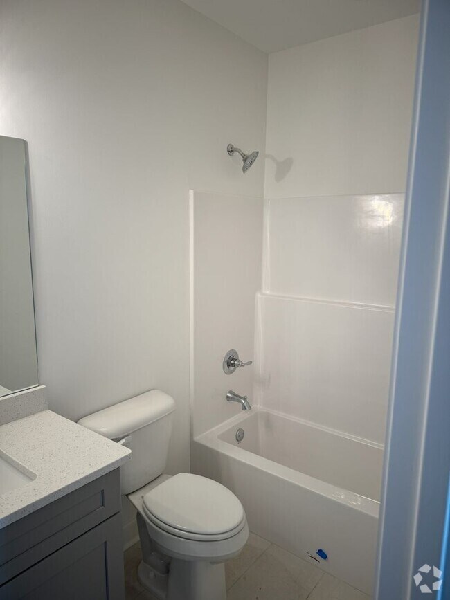 Building Photo - 731 Southview Dr