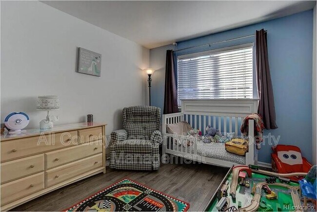 Foto del edificio - 10784 W 63rd Pl