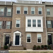 Building Photo - 1703 Cottonwood Grove Rd