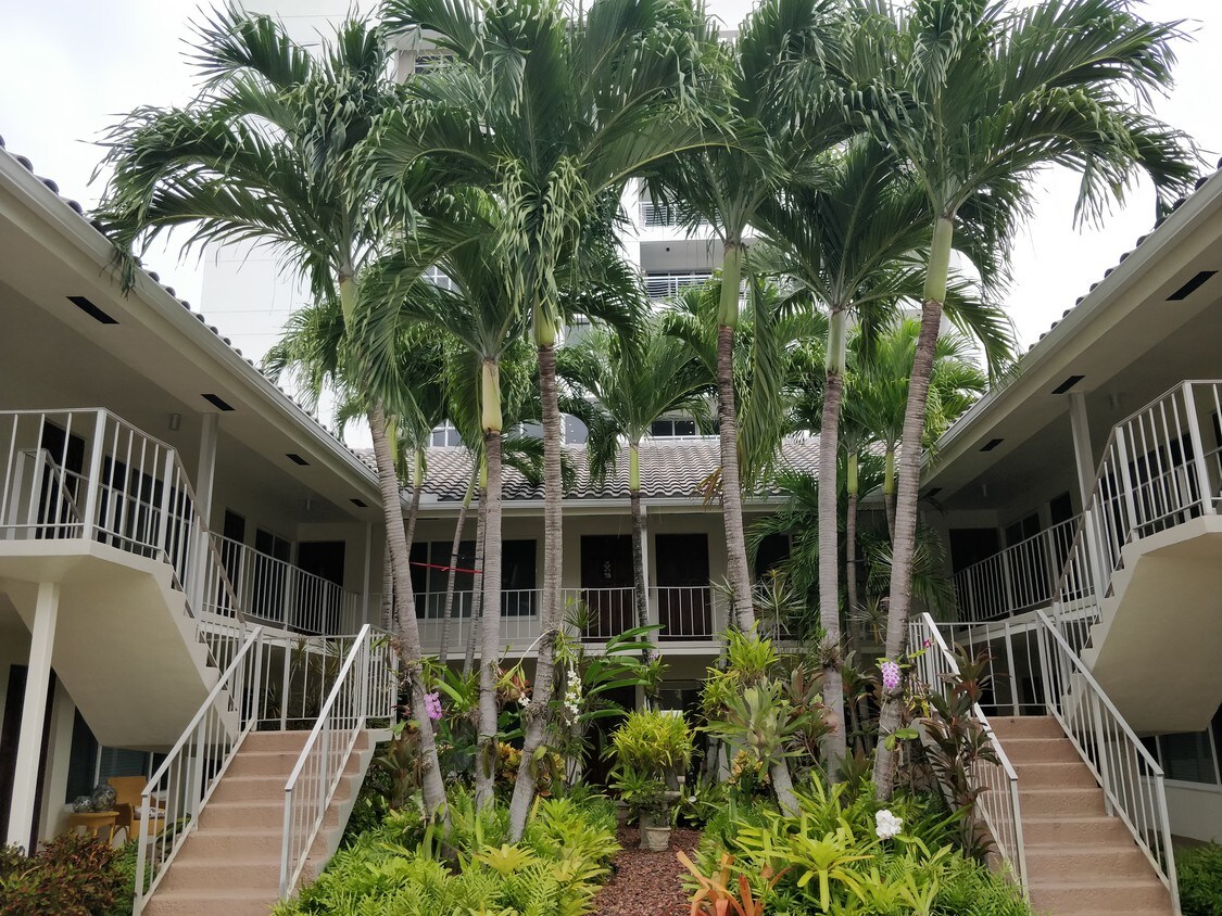 Foto principal - 301 E Royal Palm Rd