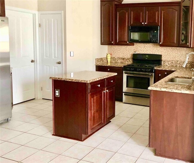 Building Photo - 12415 Seabrook Dr