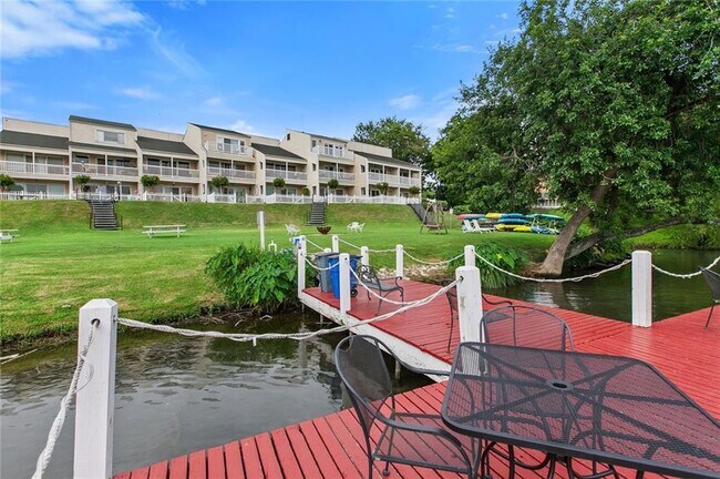 Foto del edificio - 1818 S Lakeshore Blvd