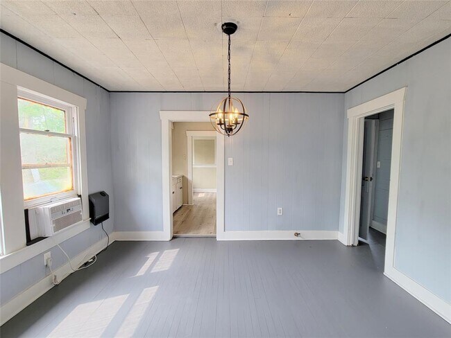 Building Photo - 3406 De Soto St
