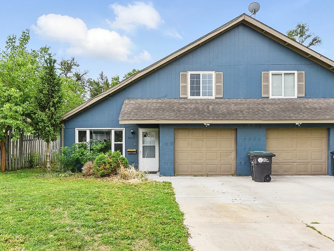 Primary Photo - Spacious 3-Bedroom Benson Duplex with Atta...
