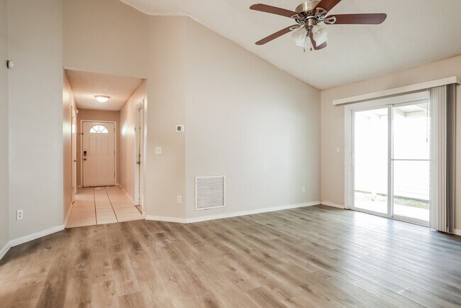 Building Photo - 1841 Quebec Ct