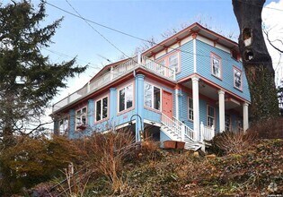 Building Photo - 146 Bayview Ave