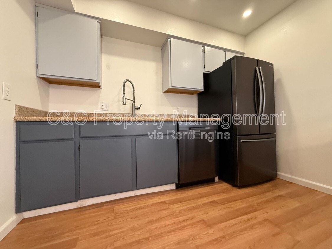 Primary Photo - 106 W Rossi St
