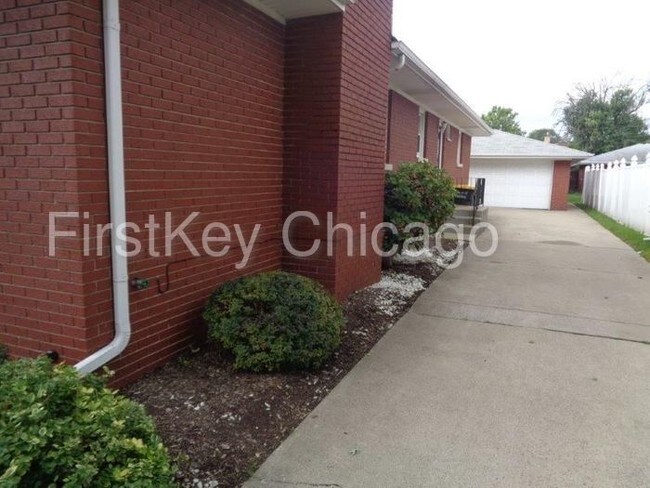 Building Photo - 17744 Bernadine St