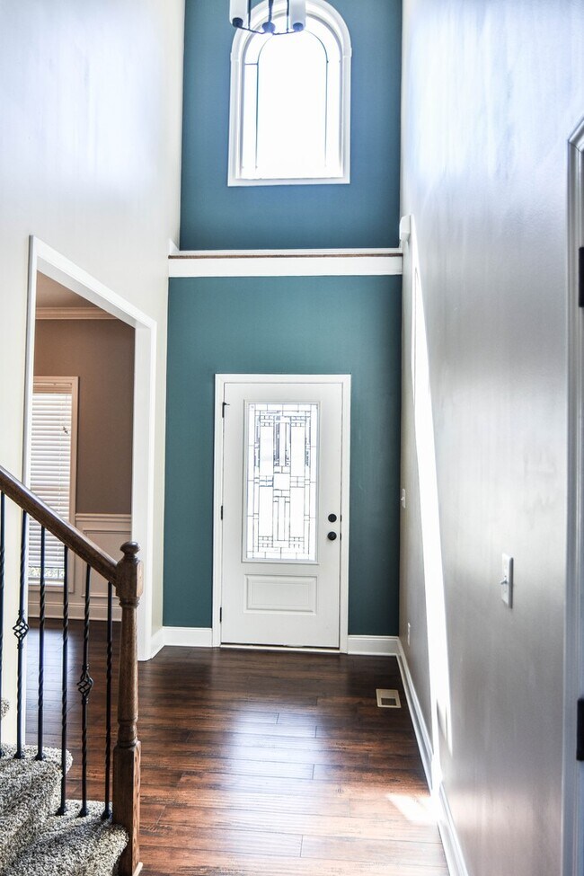 Foto del edificio - Dog Friendly Three Bedroom in Rossview!
