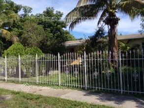 Building Photo - 1201 NE 206th St