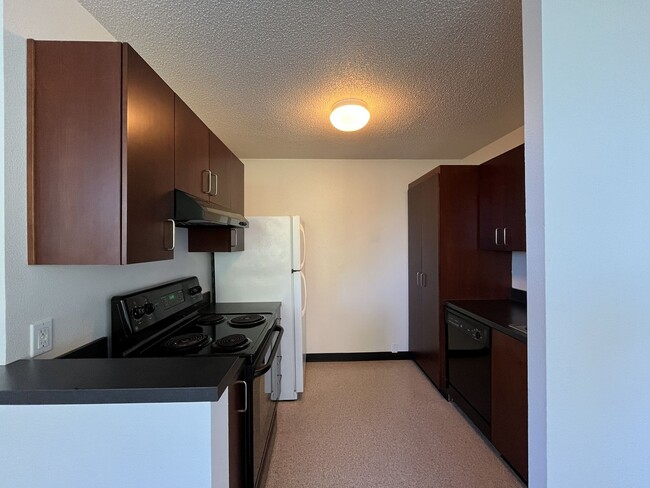 Building Photo - 1Bd/1Ba Home in Goose Hollow neighborhood ~ Secured Garage Parking and Additional Storage Unit!!!