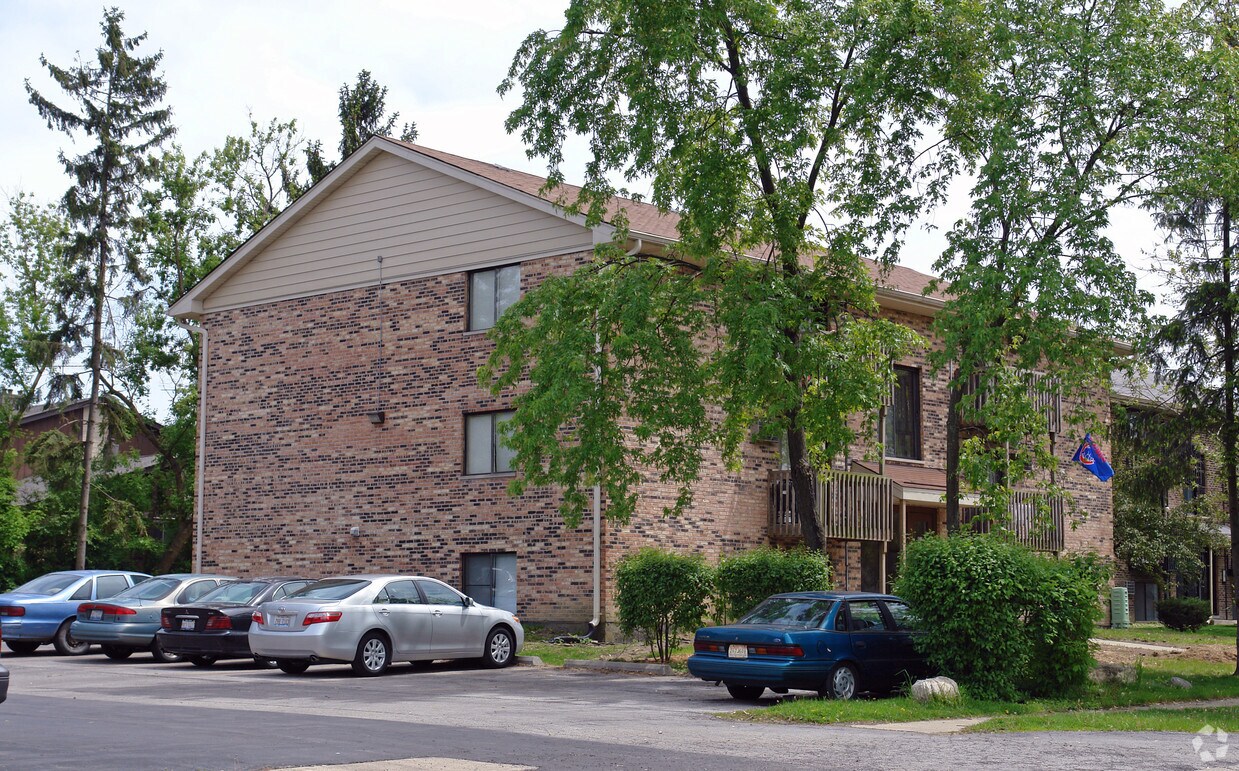 Primary Photo - 8316-8334 Woodland Dr