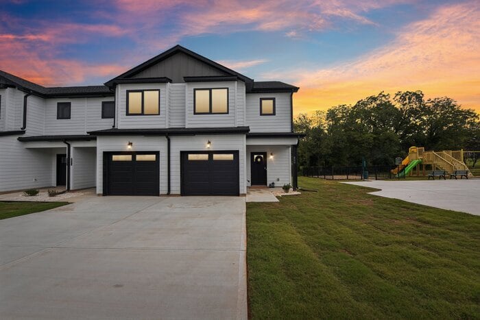 Brand-New Luxury Townhomes in Newton w/ Pr... - Brand-New Luxury Townhomes – Move-In Speci...