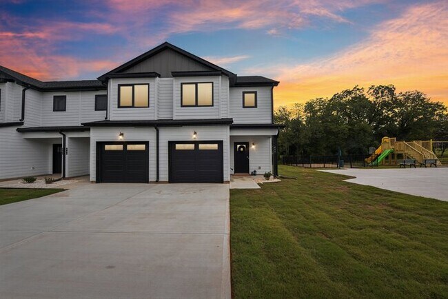 Brand-New Luxury Townhomes in Newton w/ Pr... - Brand-New Luxury Townhomes in Newton w/ Pr...