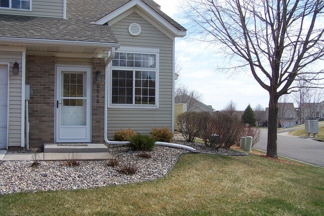 Building Photo - 8868 Spring Ln