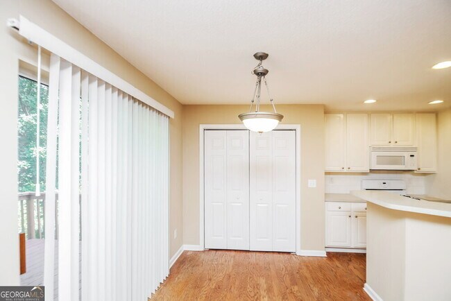 Foto del edificio - 5804 Tree Fern Ct