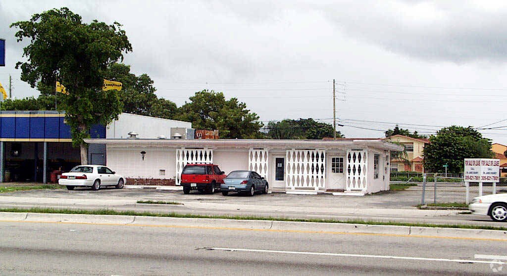 Primary Photo - Courtyard of Hialeah II