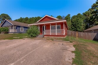 Building Photo - 112 Varsity Dr