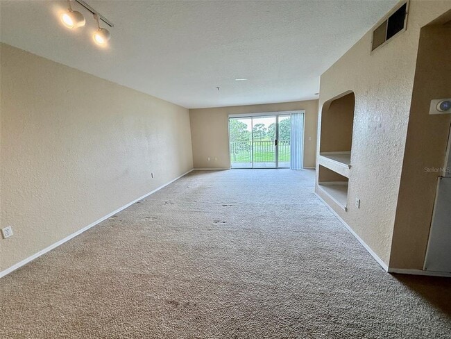 Building Photo - 13917 Fairway Island Dr