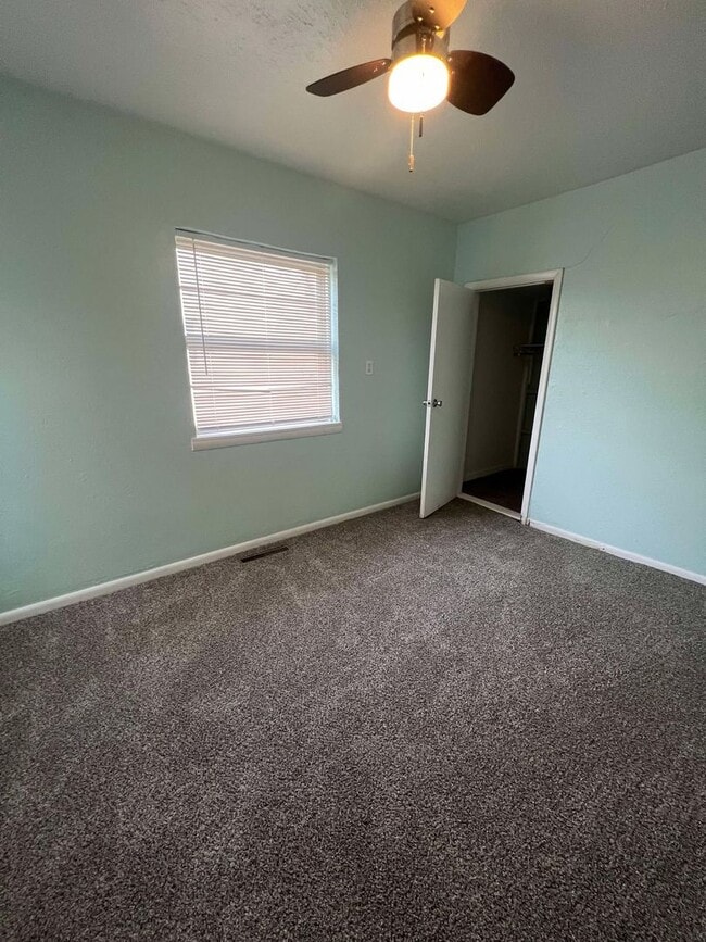 Foto del edificio - COMING SOON: CUTE 2 BEDROOM / 1 BATHROOM HOUSE LOCATED RIGHT ACROSS FROM NORTH MIDDLE SCHOOL IN J...