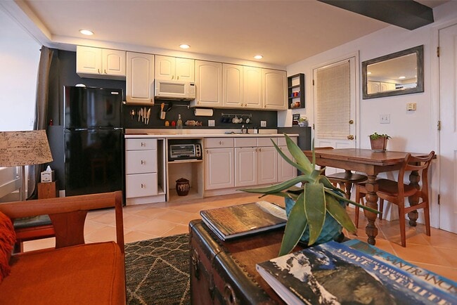 Building Photo - OPEN HOUSE: Sunday (8/17) 3:30pm-4:00pm. F...